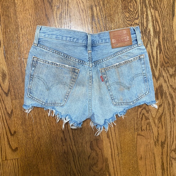 Levi’s women’s blue denim shorts, size 24 - Picture 2 of 2